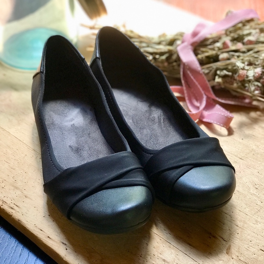 BareTrap Misty hidden wedge flats